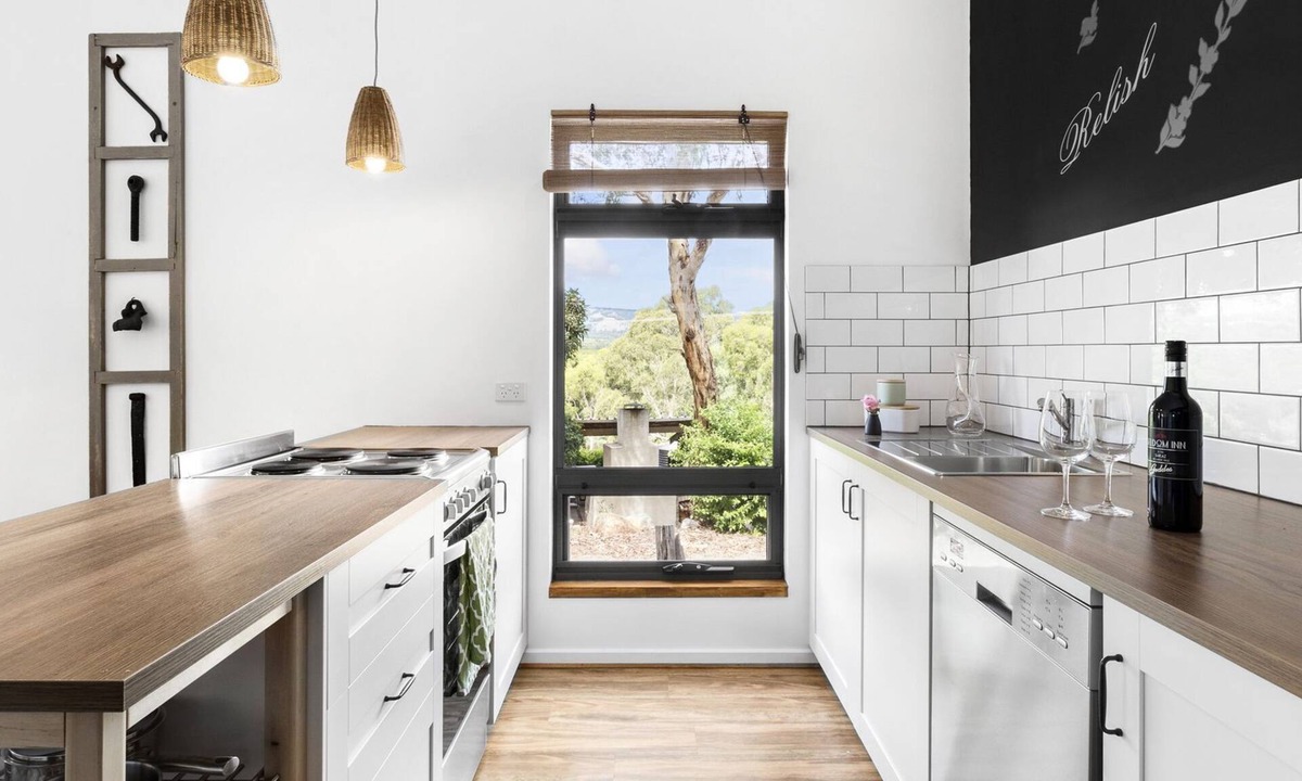 Blewitt Springs Cottage | Karawatha Cottages - RELISH COTTAGE