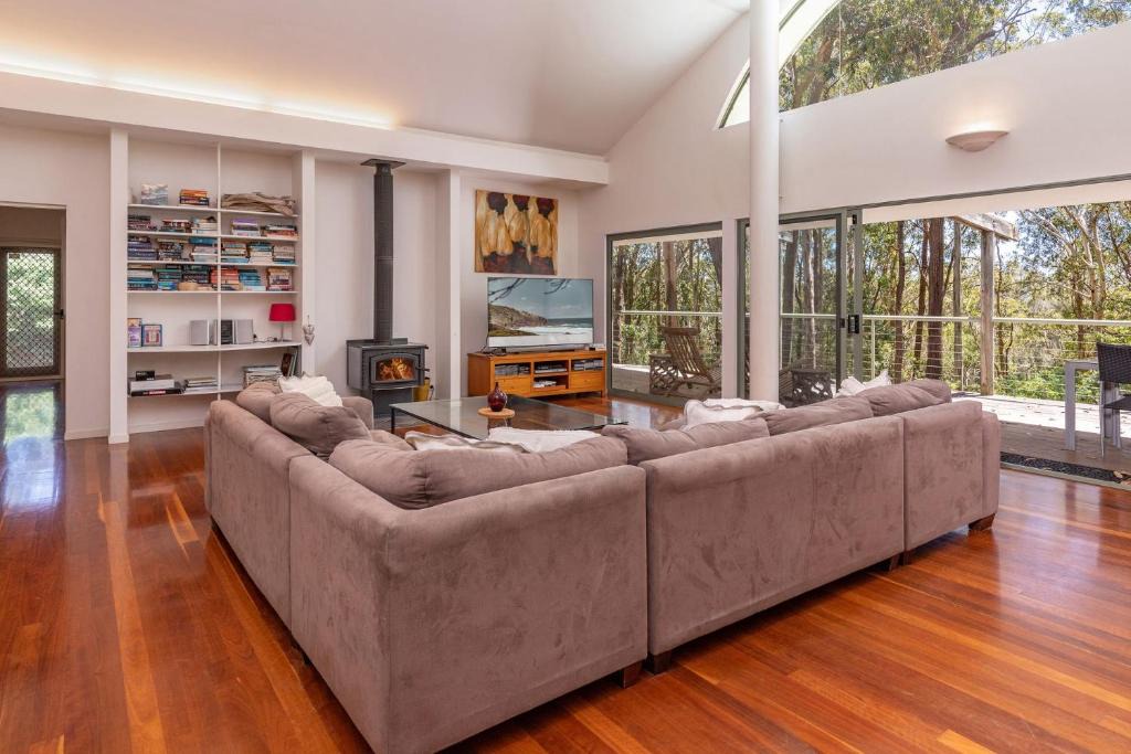 Charlotte Bay House | Karingal just minutes from Blueys Beach