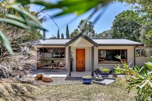Crafers West Villa | Karku Wardli Cottage Luxury Hills Retreat