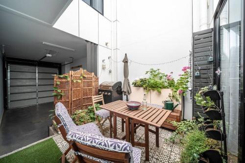Tonsley House | Kashida - Persian-Style Townhouse with Office