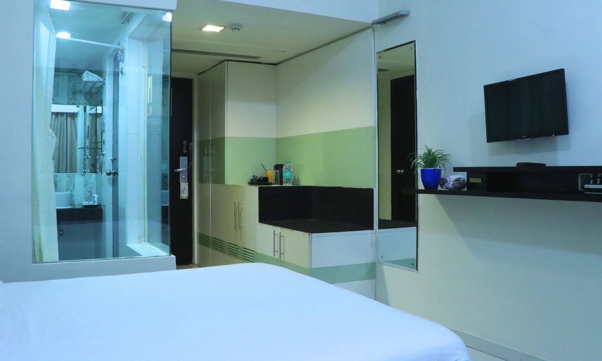 Thampanoor Hotel | Keys Select by Lemon Tree Hotels, Thiruvananthapuram