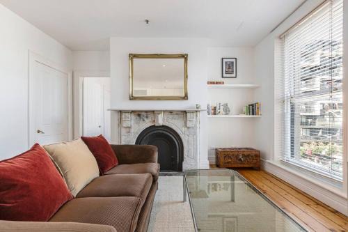 St Kilda Apartment | Kilda Classic - Coastal Living with Heritage Charm