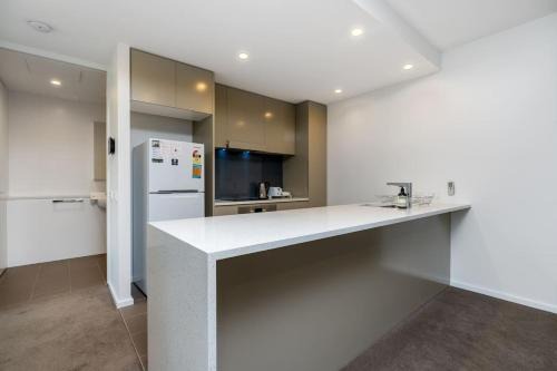 Kingston Apartment | Kingston Foreshore Flat with Garden View - Hosted by Canstay