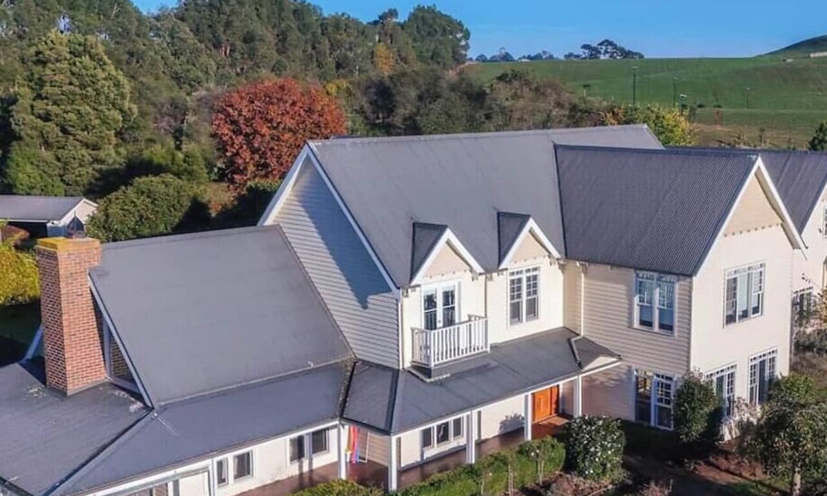 Warragul House | Kinstead Mansion - Modern escape for up to 21 guests 1 hour away from Melbourne!