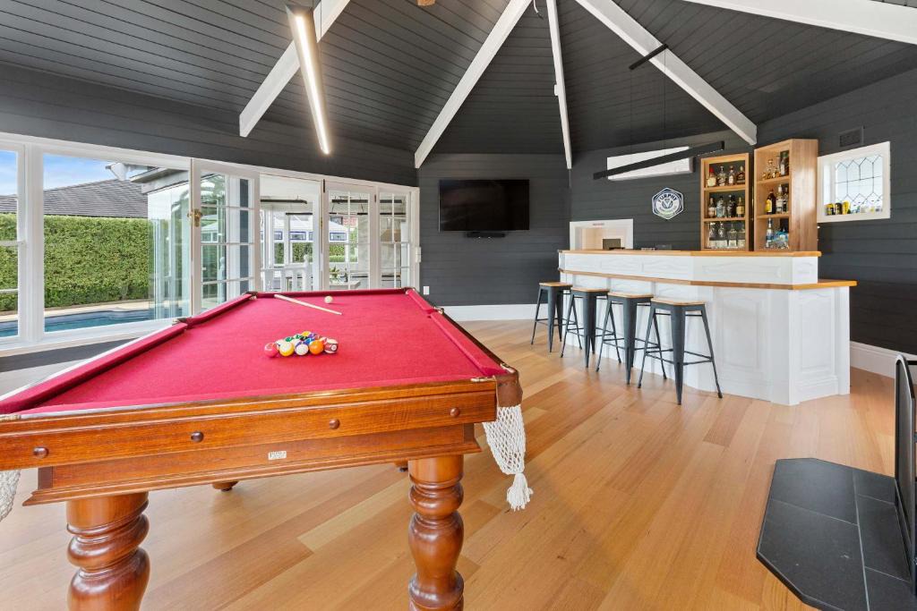 Frankston South House | Kirinaran Manor Pool & Bar Room