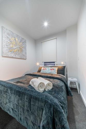 Lightsview Apartment | Koala Stay Lightsview 2BR Chic Townhouse Perfect for Work & Leisure