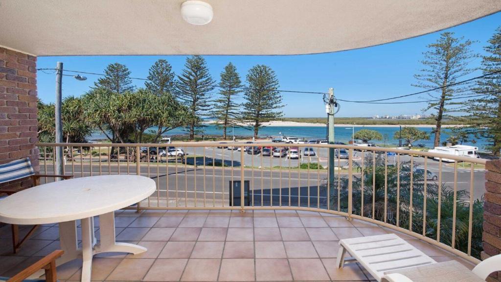 Caloundra House | Kookaburra Court Unit 1 Bulcock Beach QLD