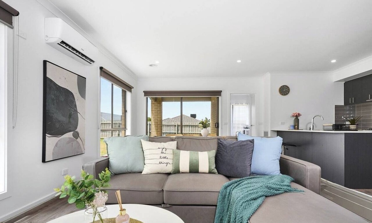 Pakenham House | KozyGuru | Pakenham | Comfortable 4-Bedroom House