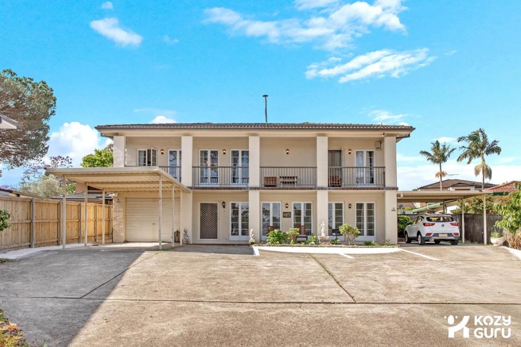 Thornleigh House | KozyGuru | Thornleigh | Charming Two-Bed Townhouse