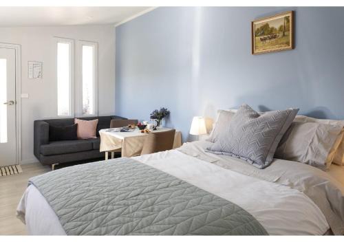 Oallen House | L'Air du Wombat Truffle Farm