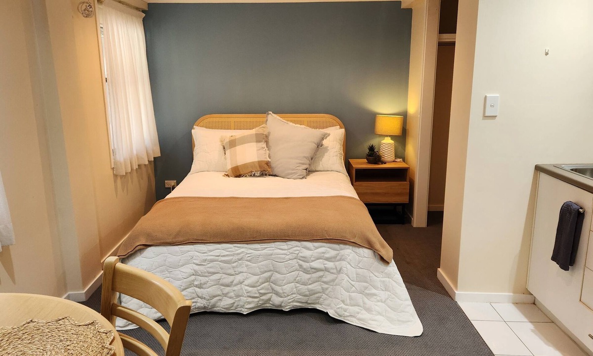 Wavell Heights Apartment | La Bella! Small self-contained studio suitable for traveller.
