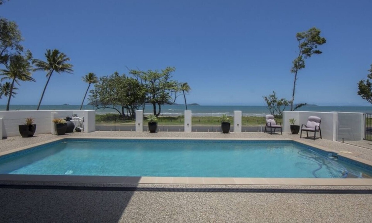 South Mission House | La Riviera No 1 South Mission Beach