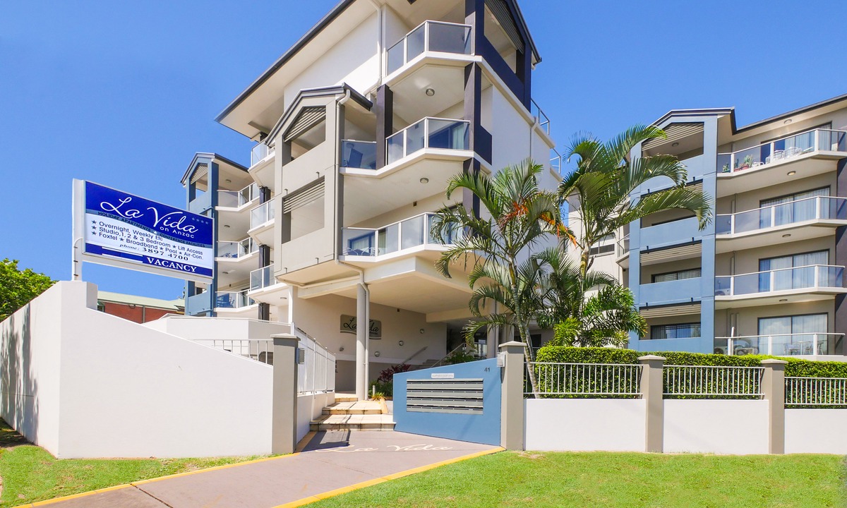 Redcliffe Hotel | La Vida on Anzac