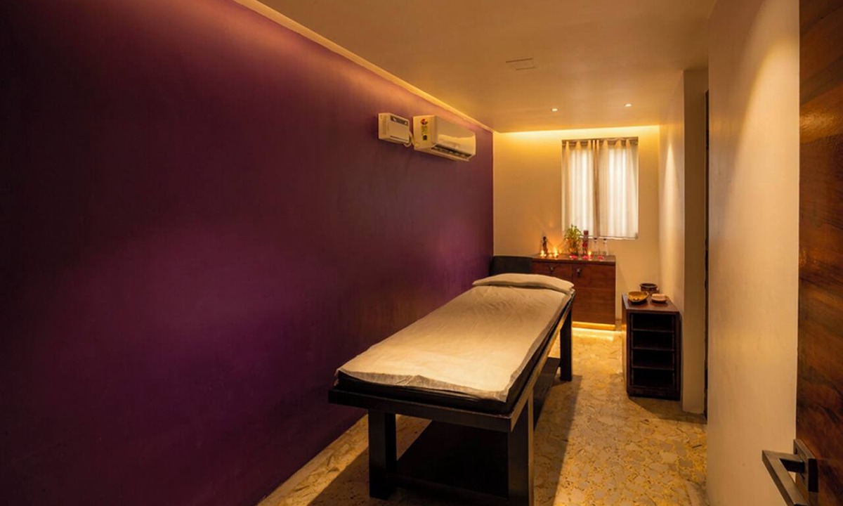 Royapettah Hotel | La Woods Hotel