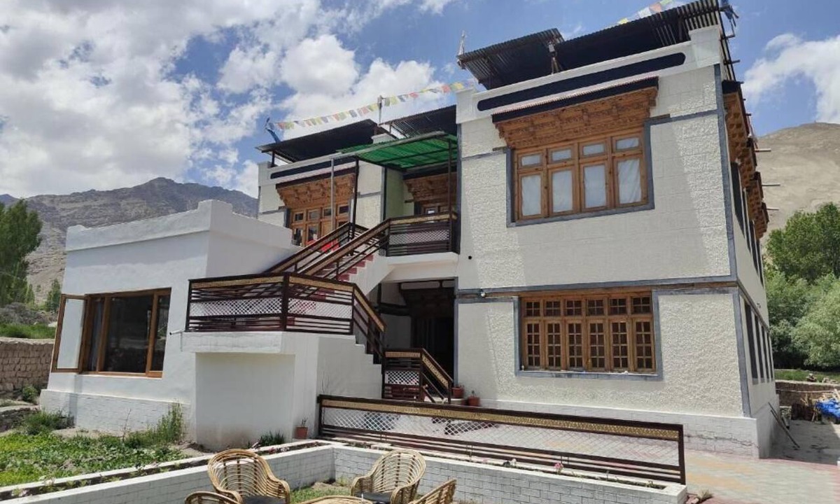 She House | Labrang Homestay
