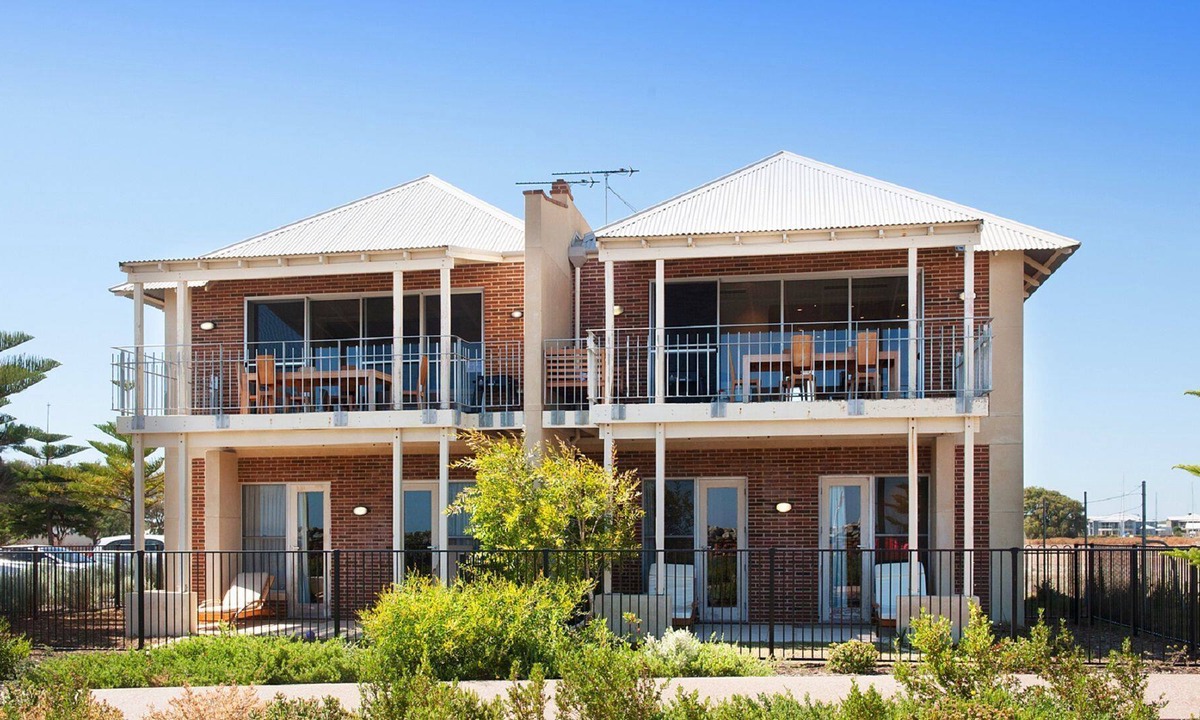 Geographe House | LAGOON SUNSET - Absolute Waterfront