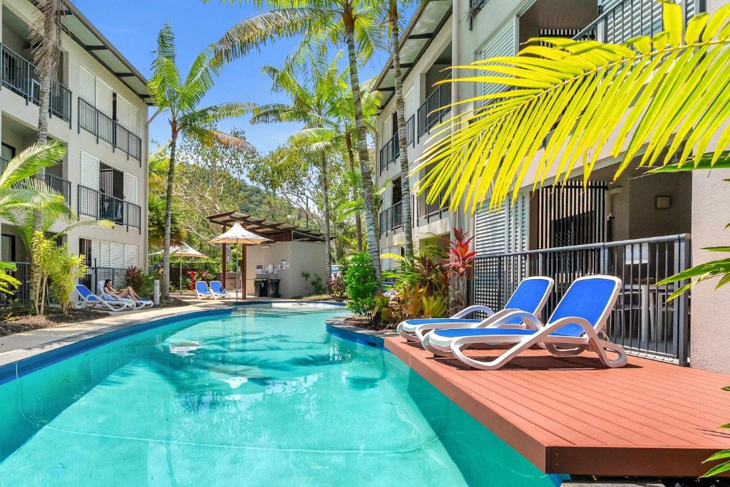 Trinity Beach Apartment | Laguna Haven - Exclusive Swim-Out, near Sea & Dining