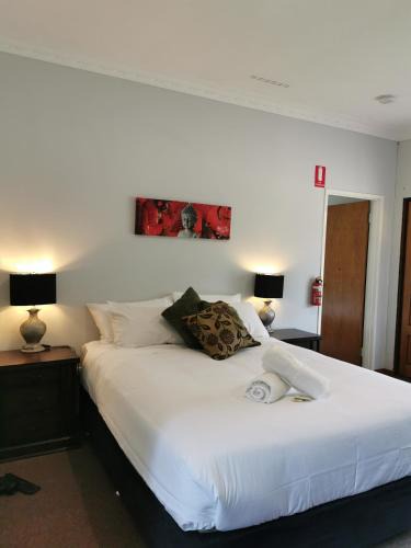 Lake Clifton Hotel | Lake Clifton Tavern and Motel
