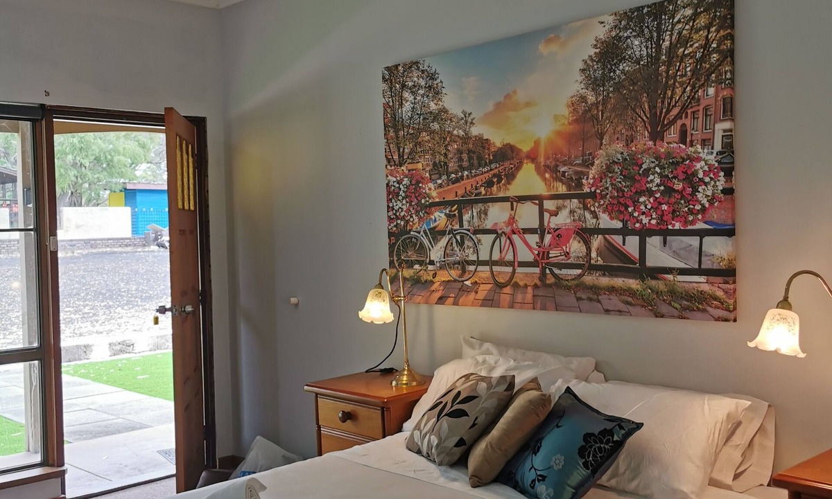 Lake Clifton Hotel | Lake Clifton Tavern