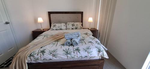 Champion Lakes House | Lake side Master Room