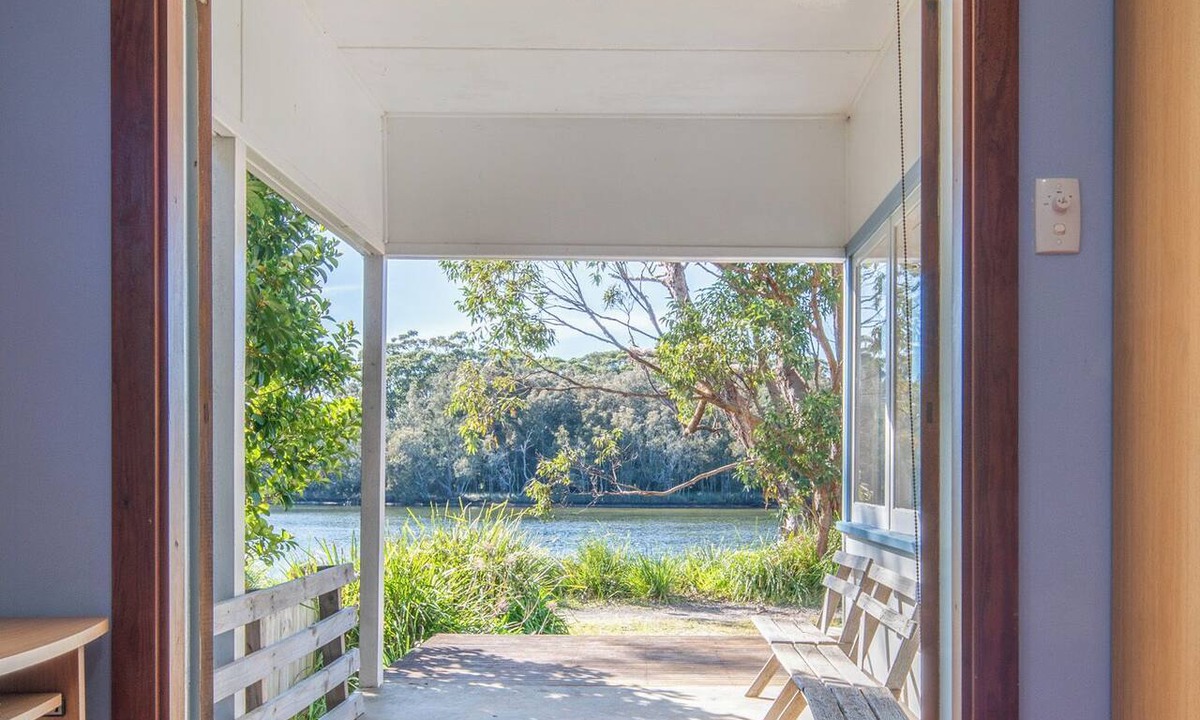 Lake Tabourie House | Lakefront Beach House