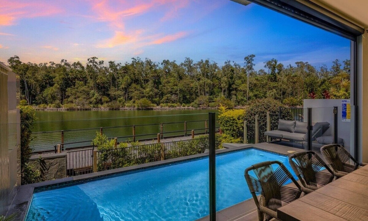Maroochydore House | Lakefront Lux-3 Levels-Sauna, Cold Plunge & Pool