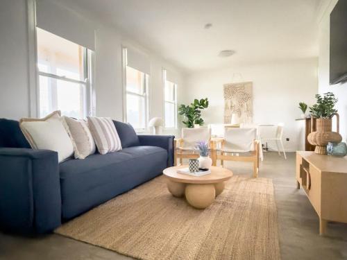 Koonawarra House | Lakefront Retreat - Pets- Parking - Games - Backyard