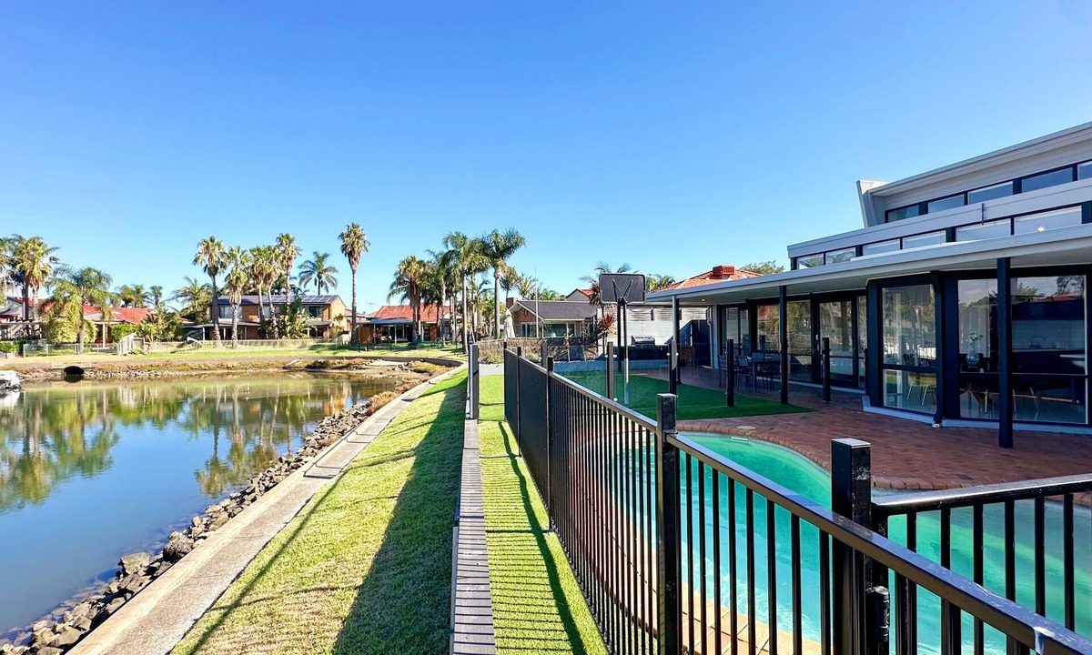 Patterson Lakes House | Lakefront/View/Swimming Pool/6B4B/Shopping Nearby