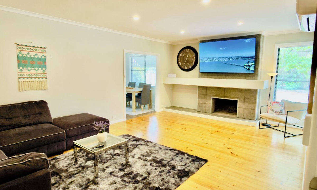 Mulwala House | Lakeside Haven – Park the Boat, Relax & Unwind