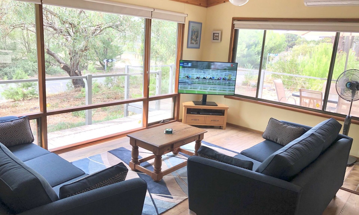 Alexandrina House | Lalapanzi - Kick back and relax (Pet Friendly) Sleeps 6 - 3 bedrooms - 1 bath