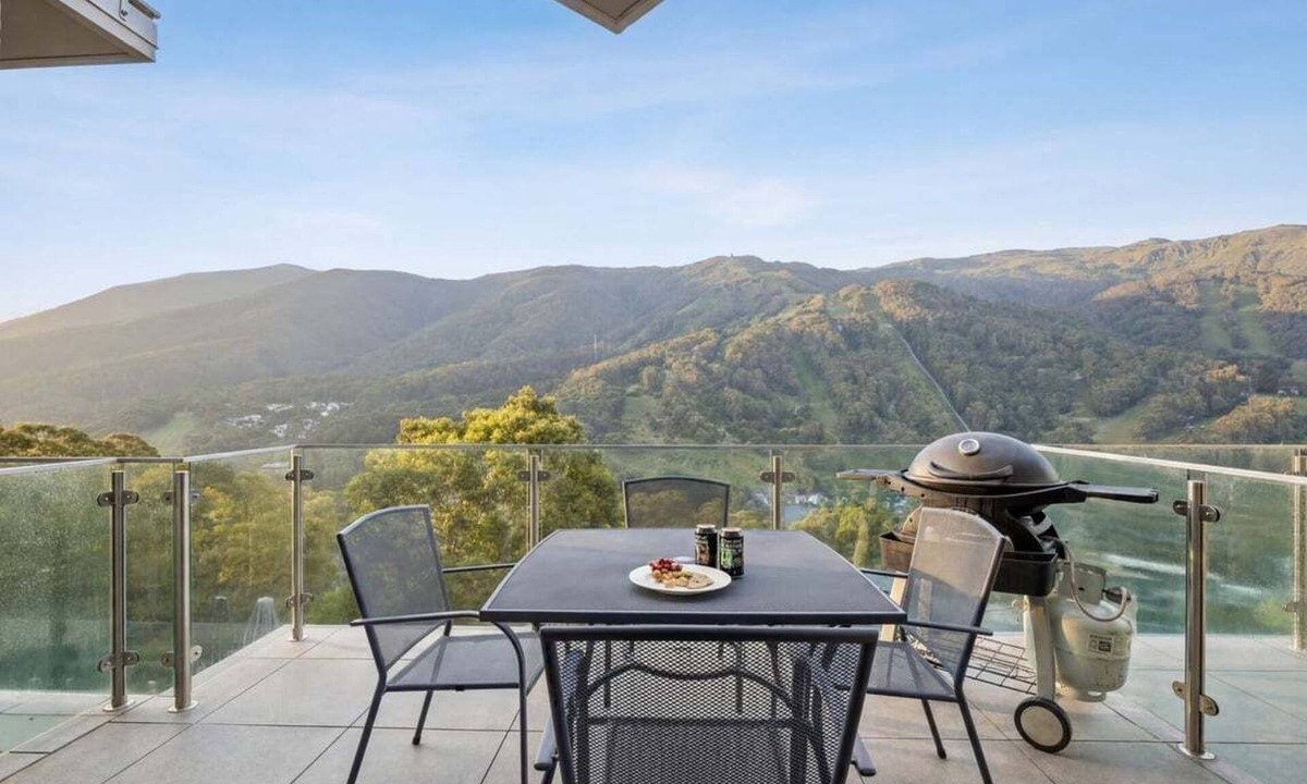 Thredbo Apartment | Lantern 22 - Balcony