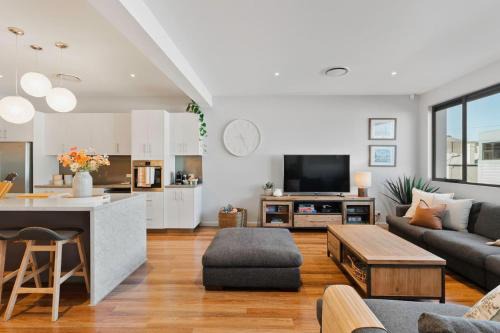 Launceston CBD Apartment | Large CBD apartment with parking
