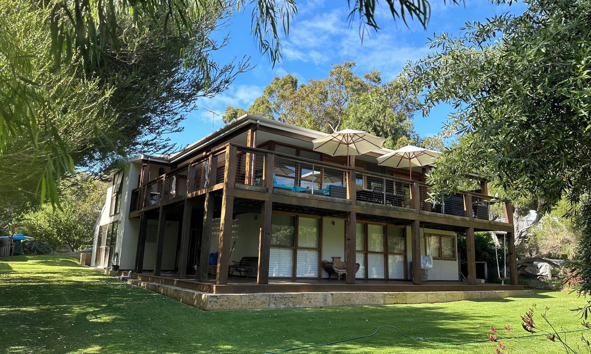 Eagle Bay Apartment | Large Eagle Bay Holiday Apartment Very Close to Beach