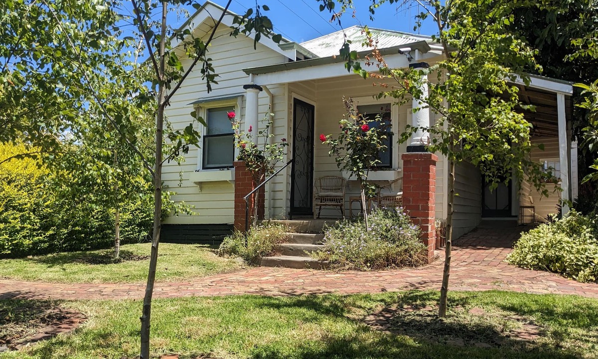 Bendigo Cottage | Large garden block with multiple dwellings in the centre of Bendigo