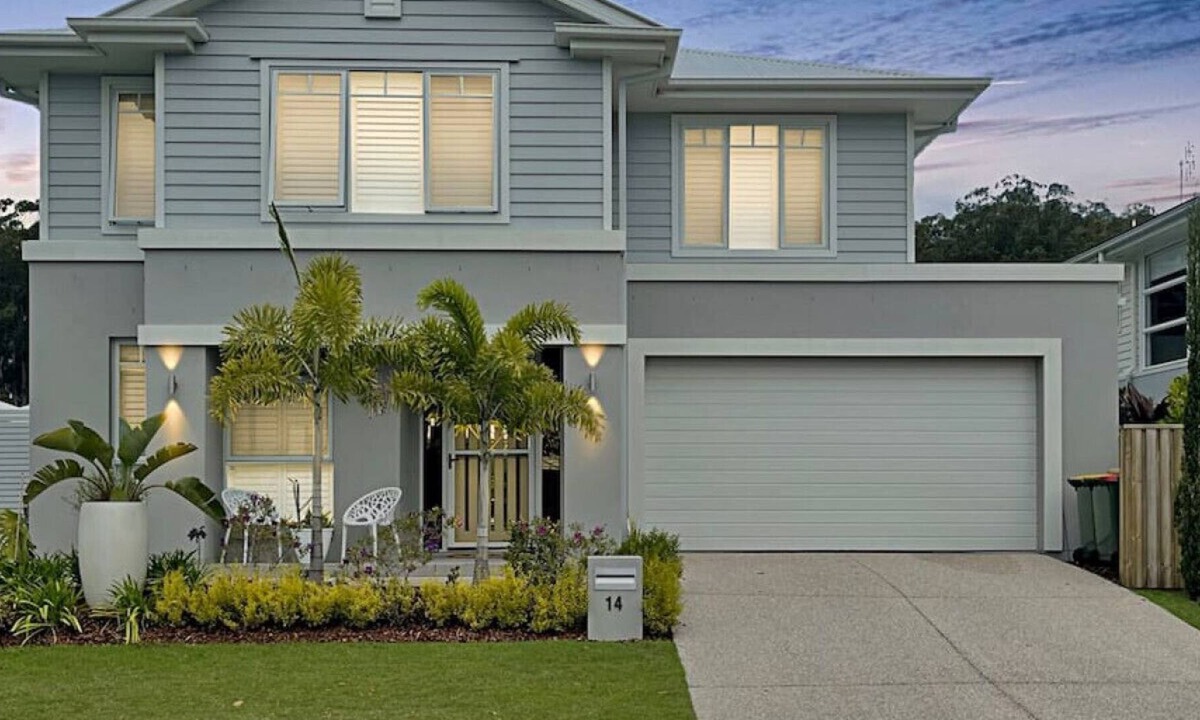 Bells Creek House | Large & spacious, 3 living rooms w/ patio & pool
