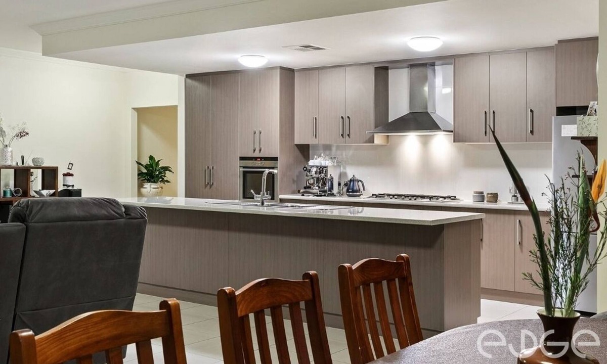 Munno Para West House | Large spacious 4 bedroom home