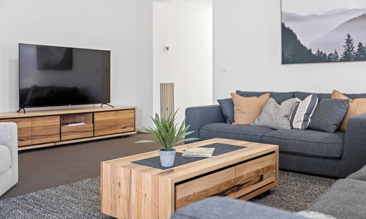 Jackass Flat House | Large stylish home in Bendigo, perfect for families, close to sporting precinct