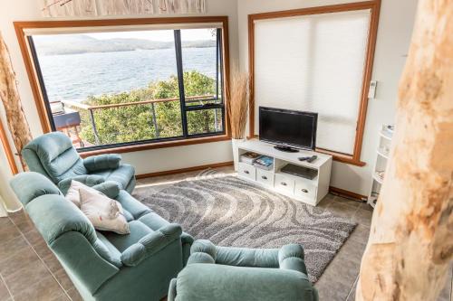 White Beach House | Larus Waterfront Cottage