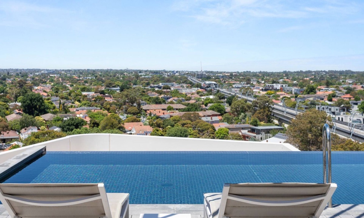 Carnegie Apartment | Lavender Haze - three-bedroom apartment