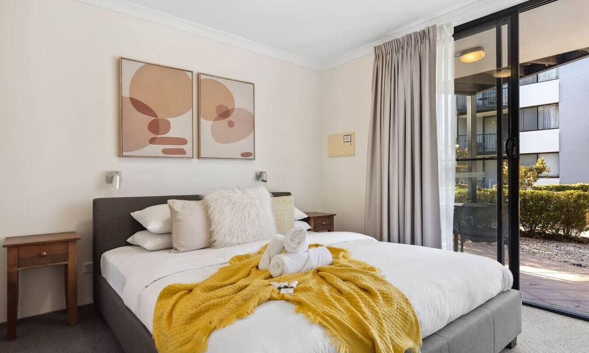 South Perth Apartment | Leafy South Perth 1BR Apt | Walk to River + Ferry