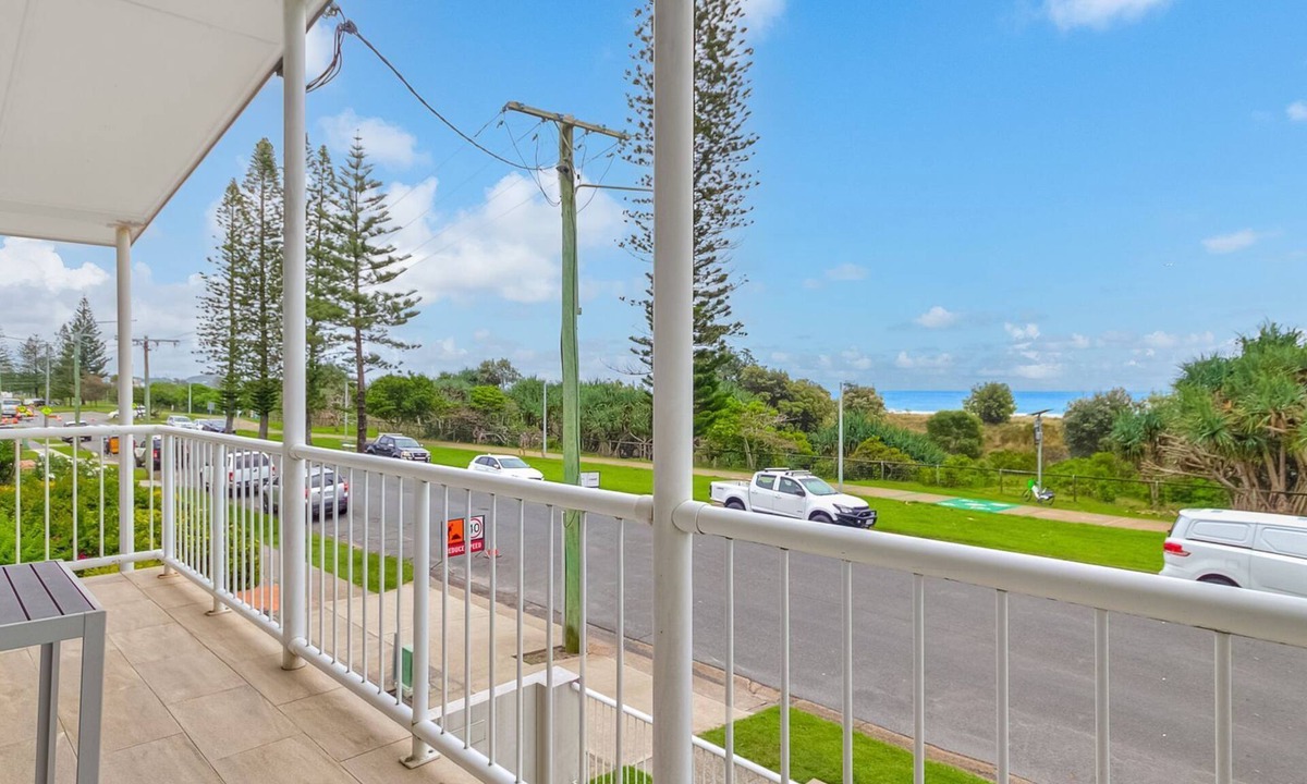 Bilinga Apartment | Legacy 3 - Bilinga/North Kirra Beachfront - Min. 3 Night Stays!