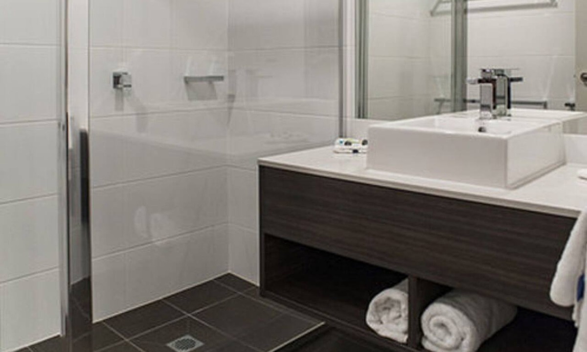 Nicholls Hotel | Leumeah Lodge