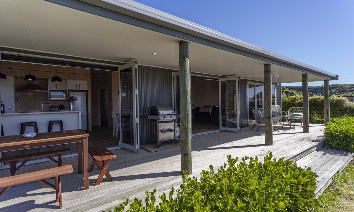 Tata Beach House | Ligar Bay Modern Bach - Sea View, Free Wi-Fi