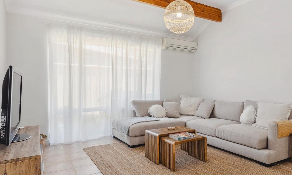 Dawesville House | Light & Bright Pet Friendly Beach Side Haven