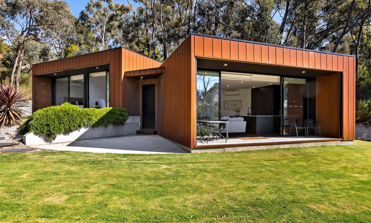 Hepburn Springs House | Lithic House stylish and modern with lovely bush setting