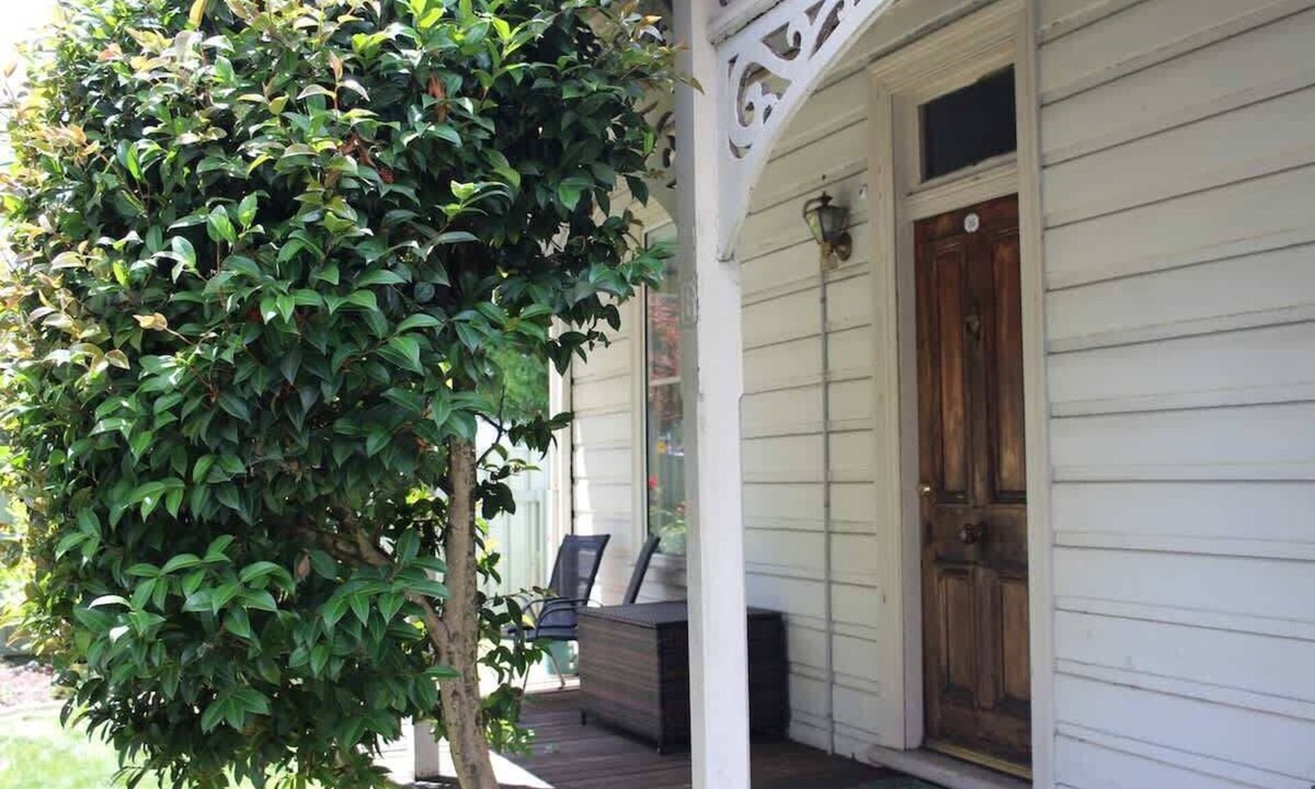Invermay House | Little Gem City Cottage