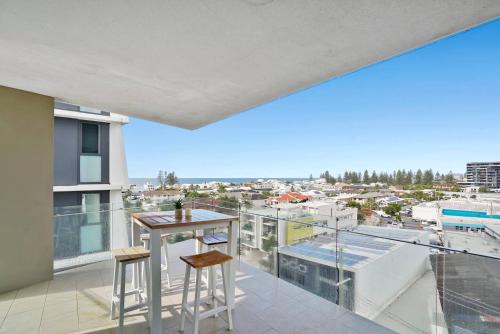 Mermaid Beach Apartment | Little Mermaid - Beachside Stay with Ocean Glimpses