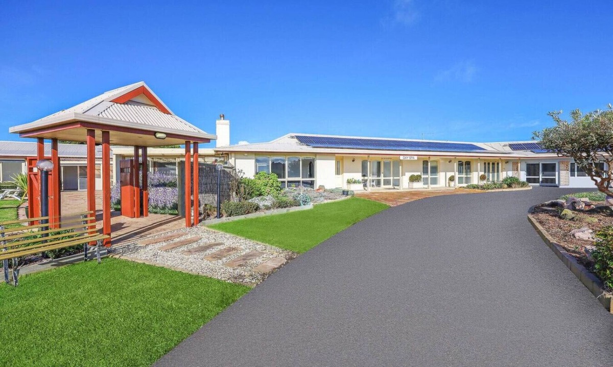 Warrnambool House | Logans Beach Apartments - The Beach House