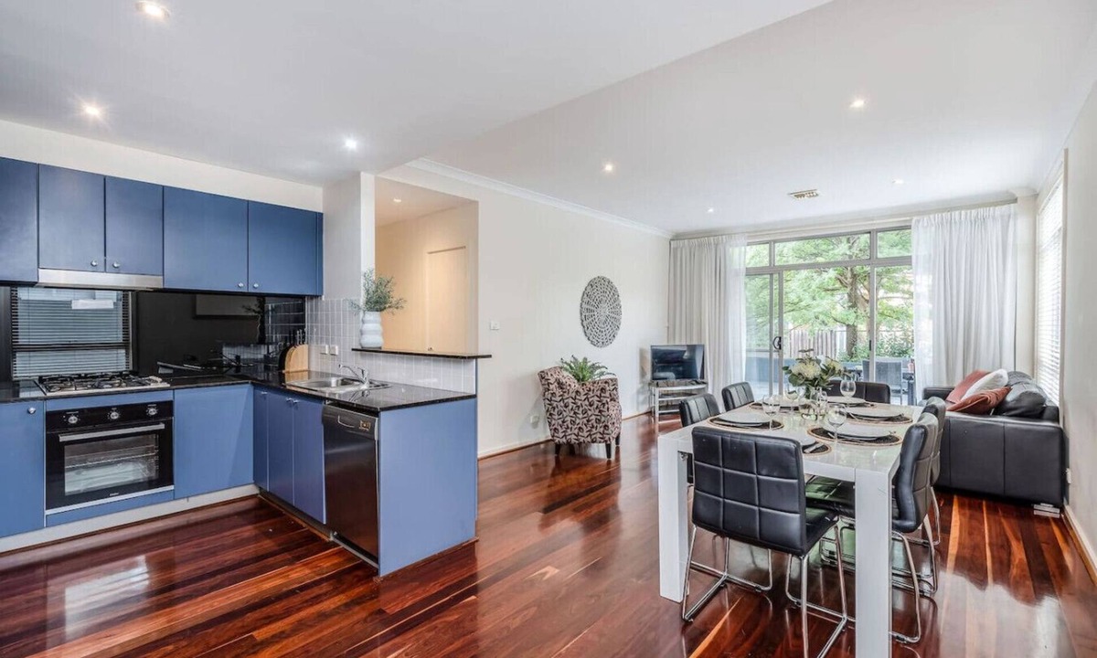 Turner Apartment | Lovely 2 Brm City-side !