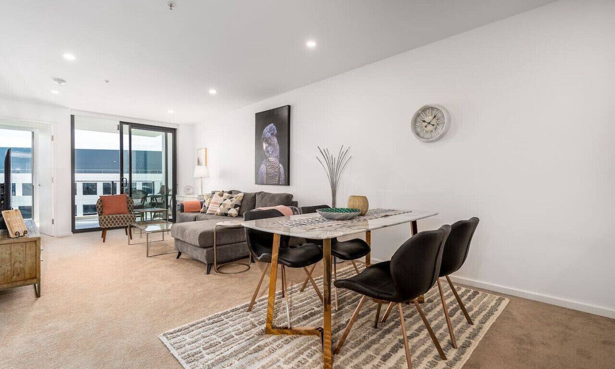 City East Apartment | Lovely 2BR Apartment w/free parking on premises